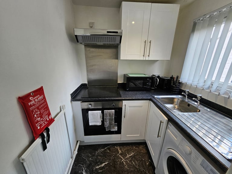Studio Flat | Kitchen, Parking, Washer