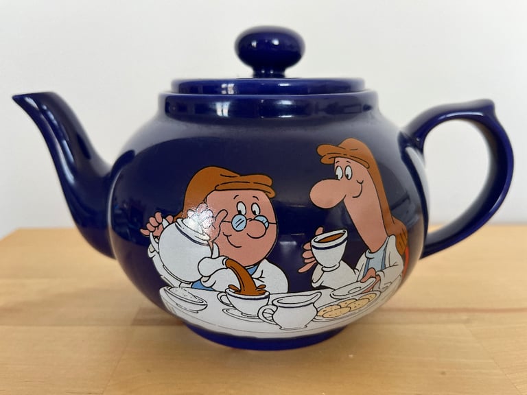 Lyon’s Tetley blue teapot by Wade