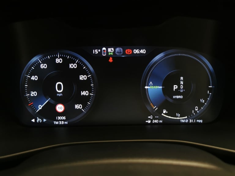 2022 Volvo XC40 1.5h T4 Recharge 10.7kWh Plus SUV 5dr Petrol Plug-in Hybrid Auto Euro 6 (s/ Suv P...