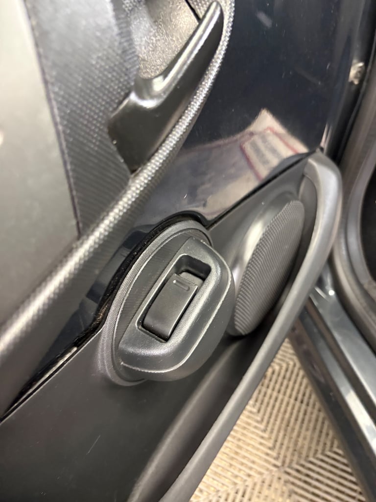 Peugeot, 107, Hatchback, 2014, Manual, 998 (cc), 3 doors