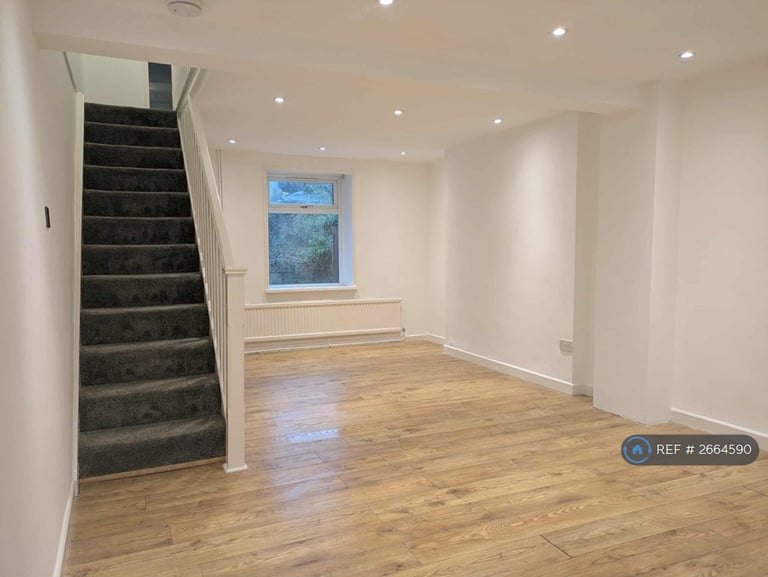 2 bedroom house in High Street, Abersychan, Pontypool, NP4 (2 bed) (#2664590)