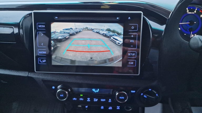 2017 Toyota Hilux 2.4 D-4D Invincible Auto 4WD Euro 6 4dr (TSS, 3.5t) PICK UP Diesel Automatic