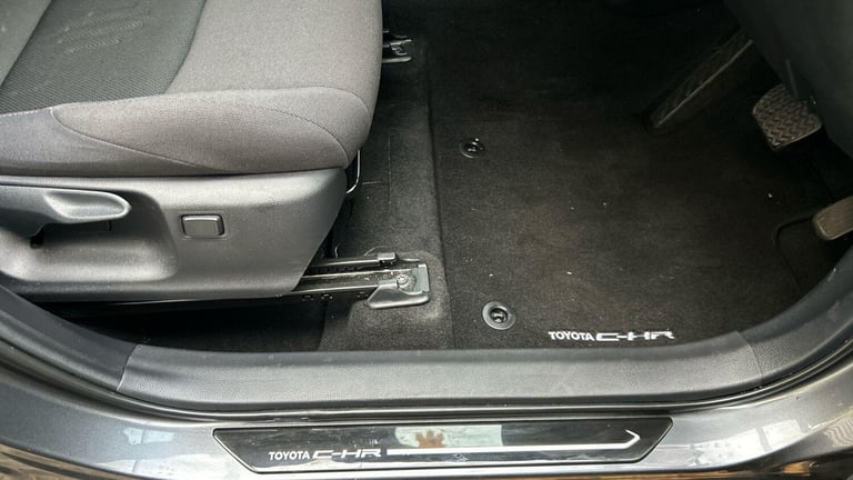 2024 Toyota C-HR 1.8 Hybrid Design 5dr CVT HATCHBACK PETROL/ELECTRIC Automatic