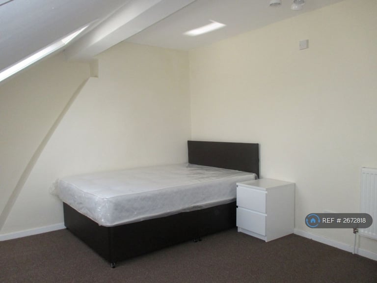 6 bedroom house in Garmoyle Road, Liverpool, L15 (6 bed) (#2672818)