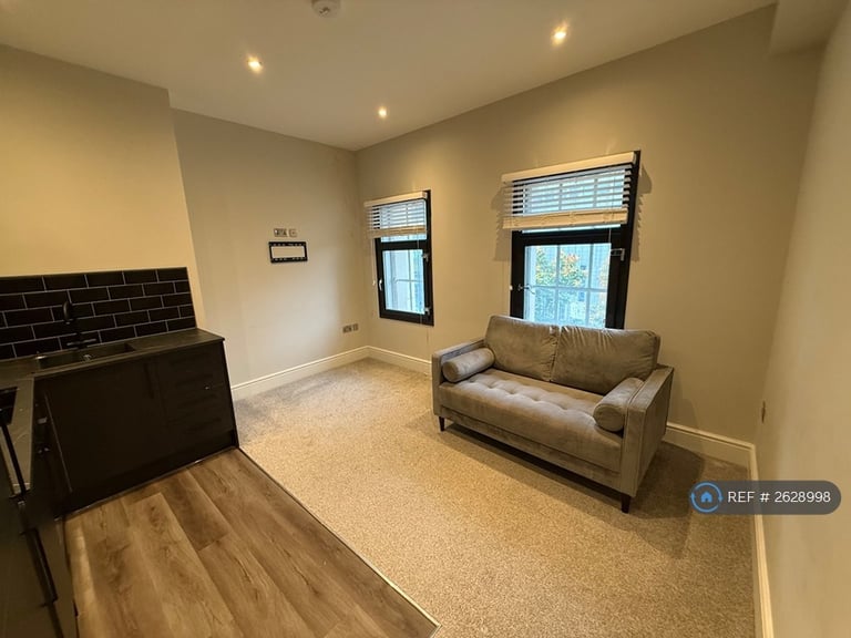 1 bedroom flat in St Sepulchre Gate, Doncaster, DN1 (1 bed) (#2628998)