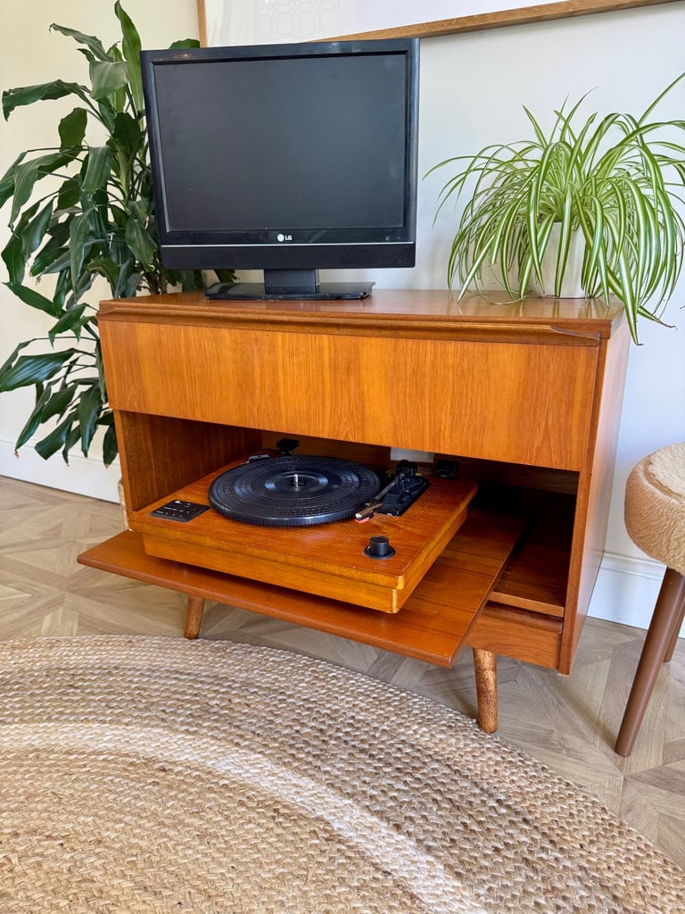 Mid century modern style vintage retro tv media hifi sideboard unit 