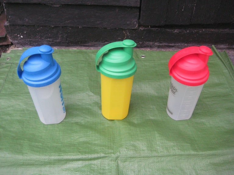 image for Three 700 ml Plastic Drinks Bottles: 3 for £2.00