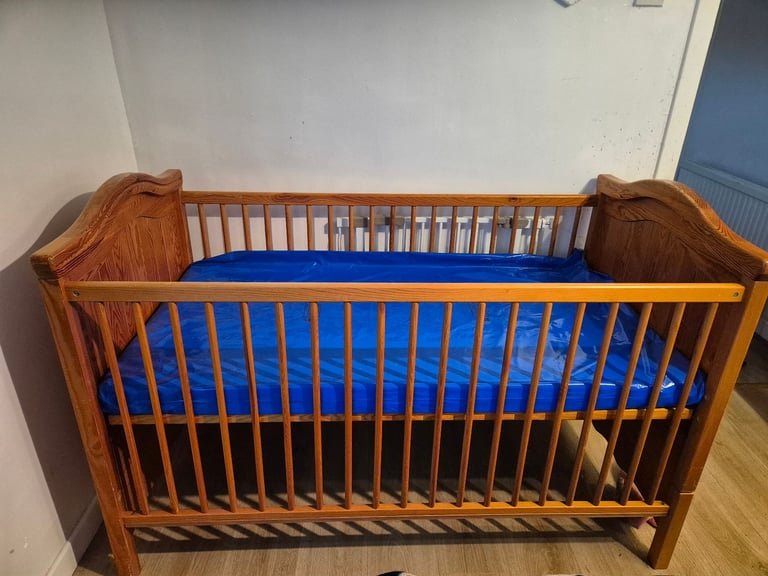 Mamas and Papas Cot bed