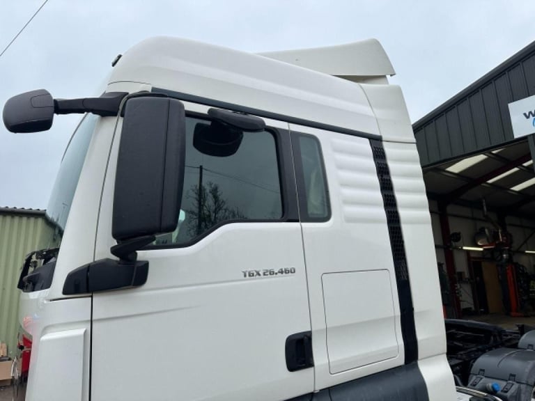 MAN TGX 26.460 6x2 MID LIFT SLEEPER CAB TRACTOR UNIT