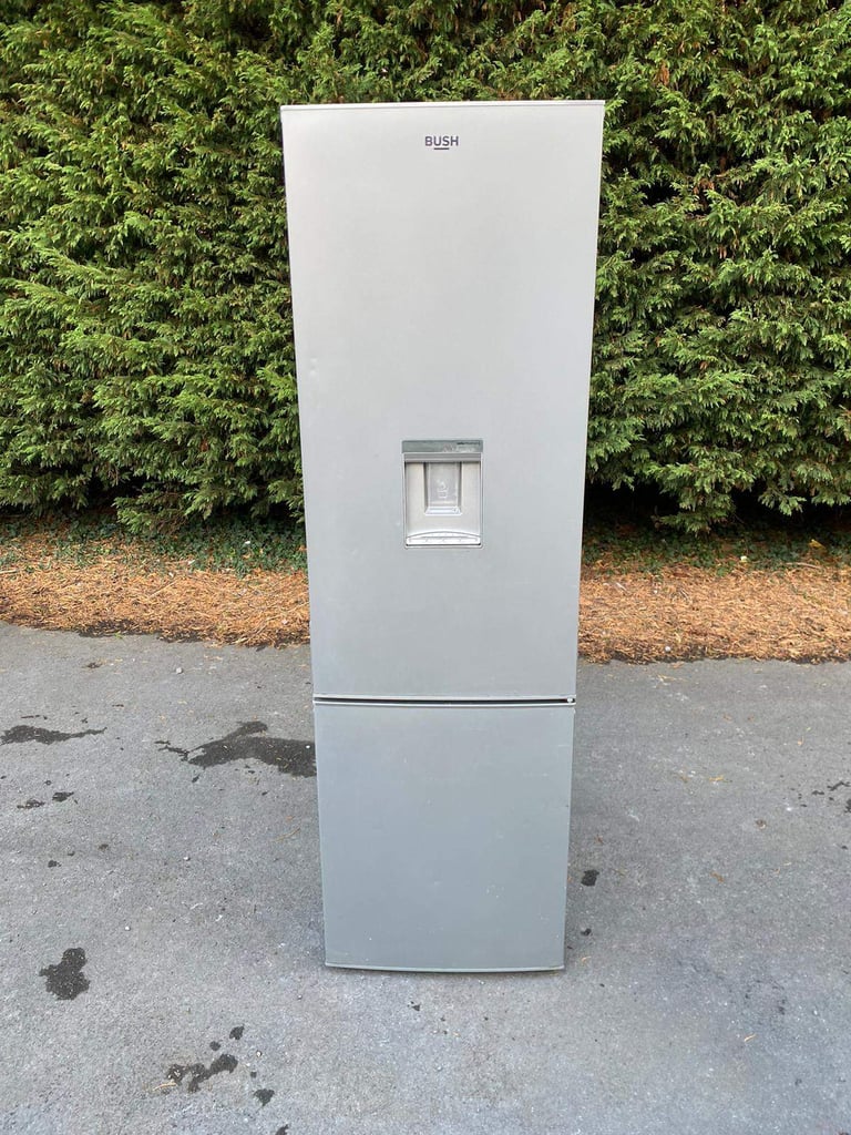 Bush fridge freezer with water dispenser.(excellent working condition)