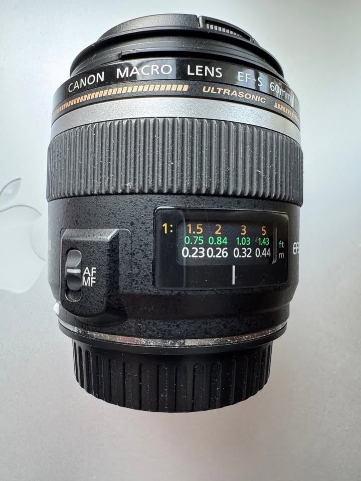 Canon EF-S 60mm f/2.8 USM Macro Lens – Sharp, Compact, Good Condition