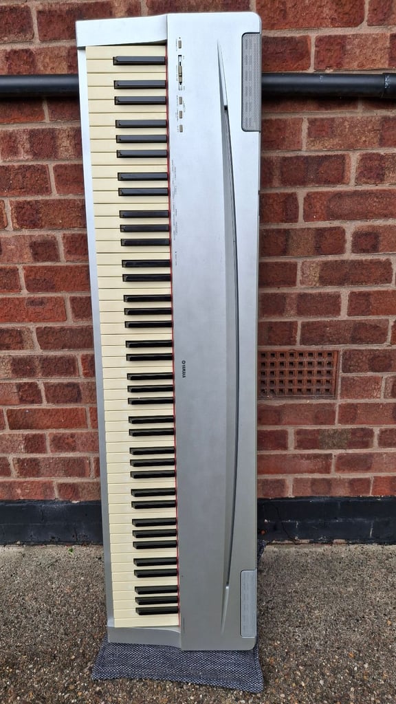 Yamaha P70 Electric Piano 88 Keys MIDI.