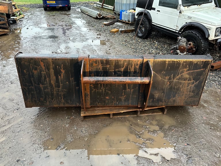 Manitou telehandler bucket