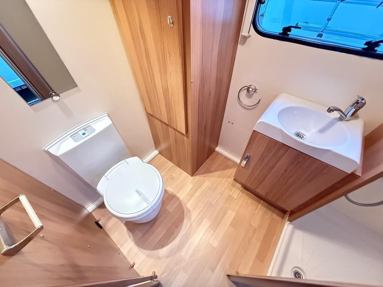 BAILEY PURSUIT 400-2 LIGHT WEIGHT CARAVAN WITH AUTO MOVER ..............NOW SOLD