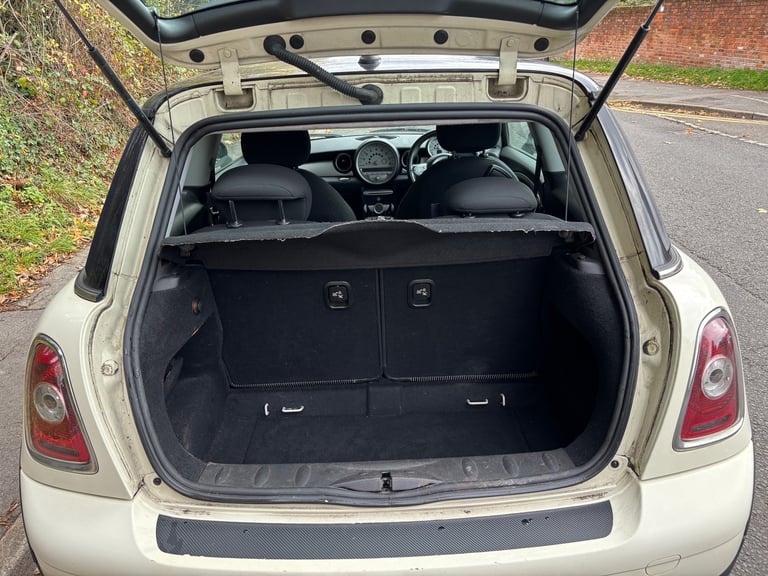 Mini Cooper, Hatchback, 2010, Manual, 1598 (cc), 3 doors