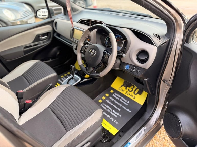 2016 Toyota Yaris 1.5 VVT-h Design E-CVT Euro 6 5dr Hatchback Automatic