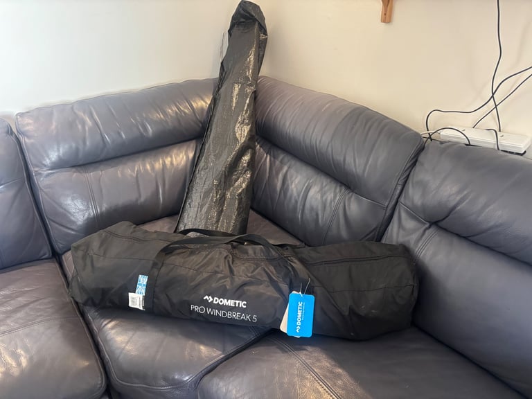 image for Dometic pro 5 wind break 