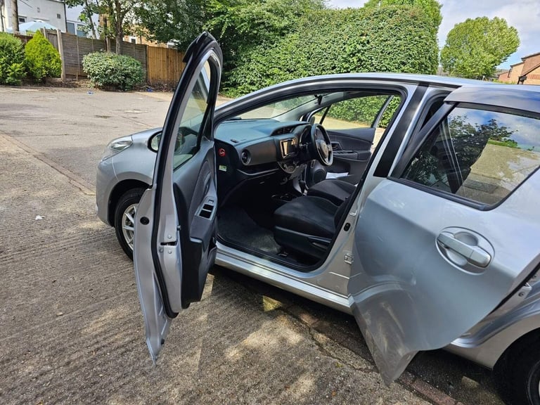 2018 Toyota Yaris 1.5 VVT-h Icon Tech E-CVT Euro 6 (s/s) 5dr Hatchback HYBRID ELECTRIC Automatic