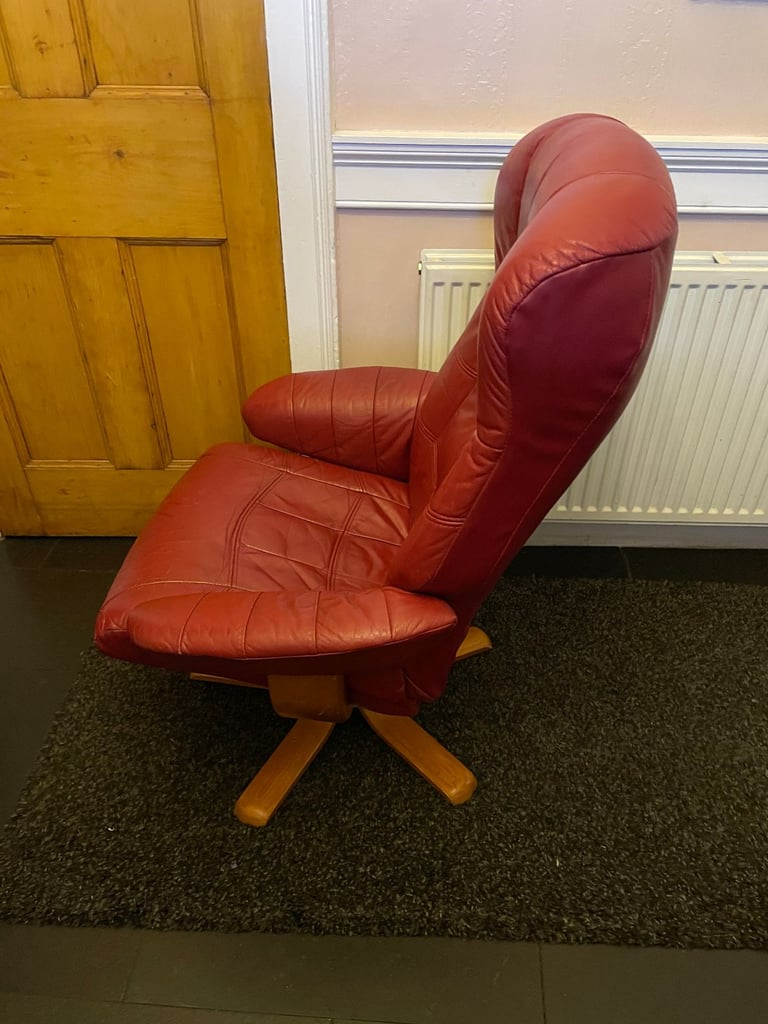 LEATHER RECLINER CHAIR