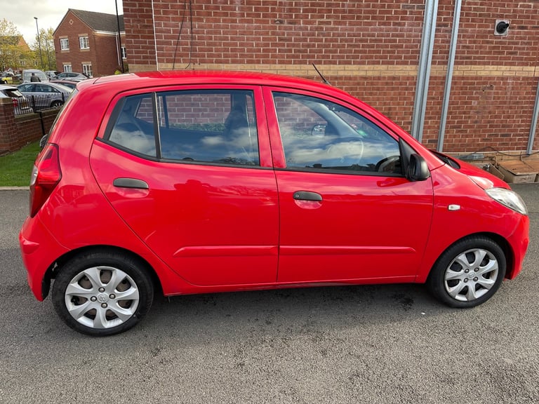 Hyundai I10 5dr Hatchback 1.2 classic with low mileage, 9 months MOT for sale!!!