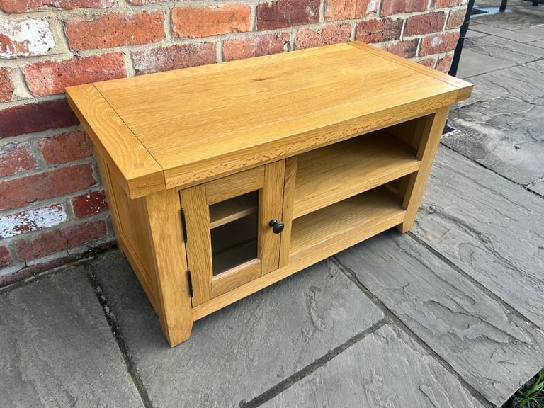 Solid Oak TV Stand - Excellent Condition 
