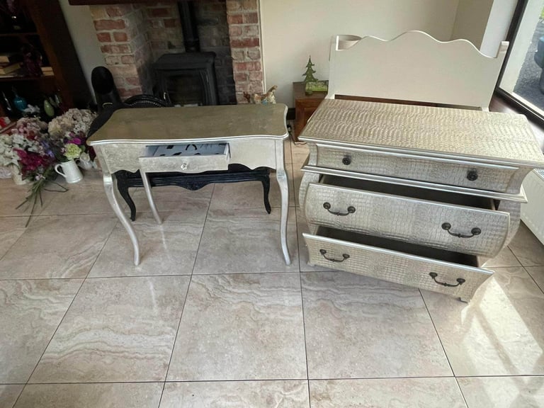 silver console table£75