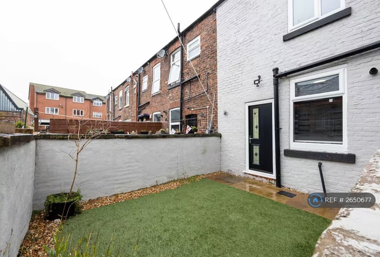 2 bedroom house in Denton, Denton, Manchester, M34 (2 bed) (#2650677)