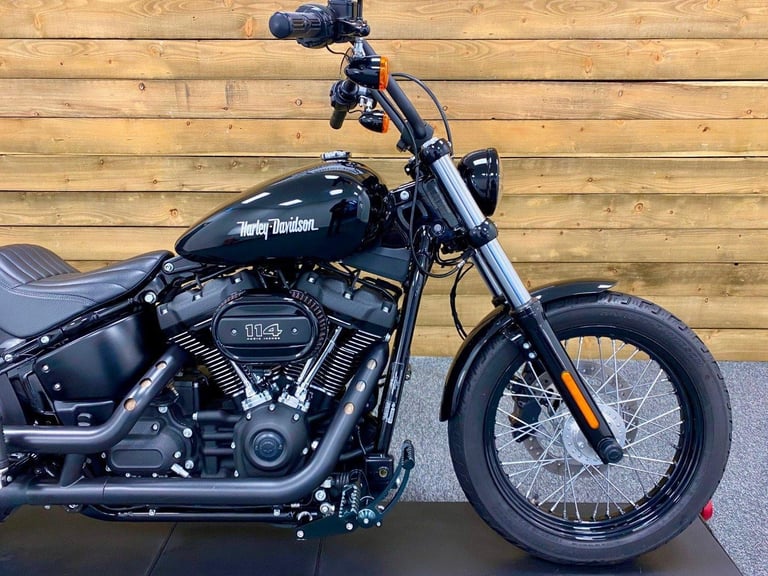 2021 Harley-Davidson FXBBS Street Bob 114, Only 5,023 Miles, Vance and Hines++