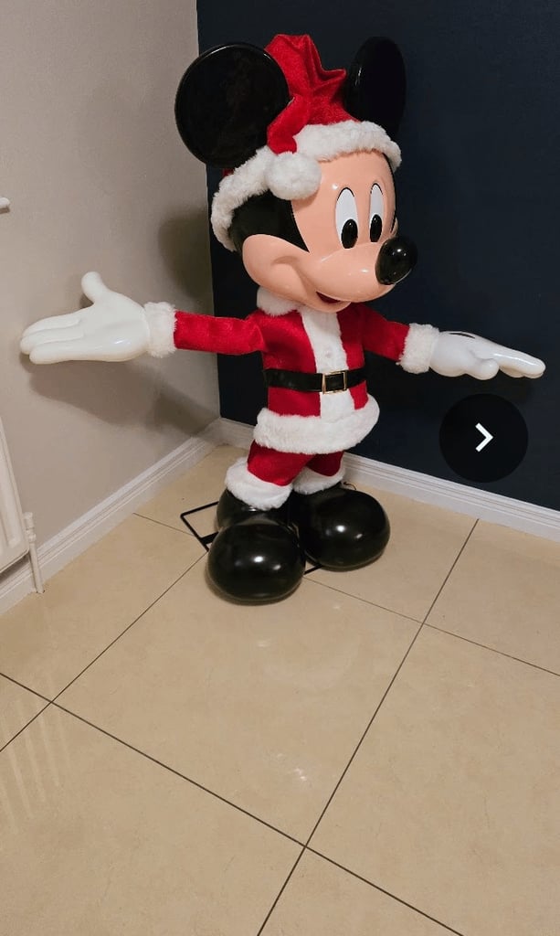 4ft Christmas Mickey mouse 