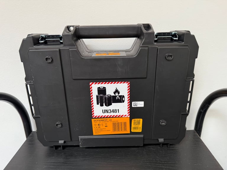 Set of dewalt /combi drill set 2x batteries and charger