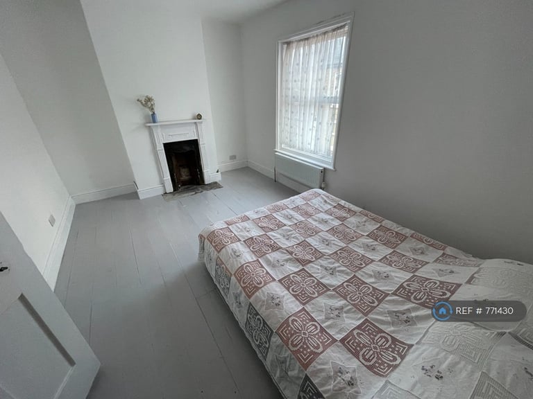 2 bedroom house in Magdala Road, Broadstairs, CT10 (2 bed) (#771430)