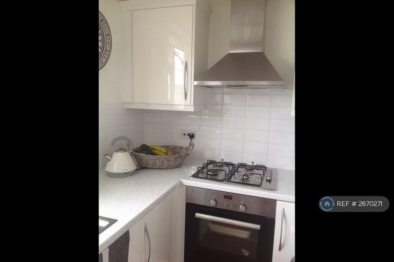 1 bedroom flat in St. Marys Grove, Richmond, TW9 (1 bed) (#2670271)