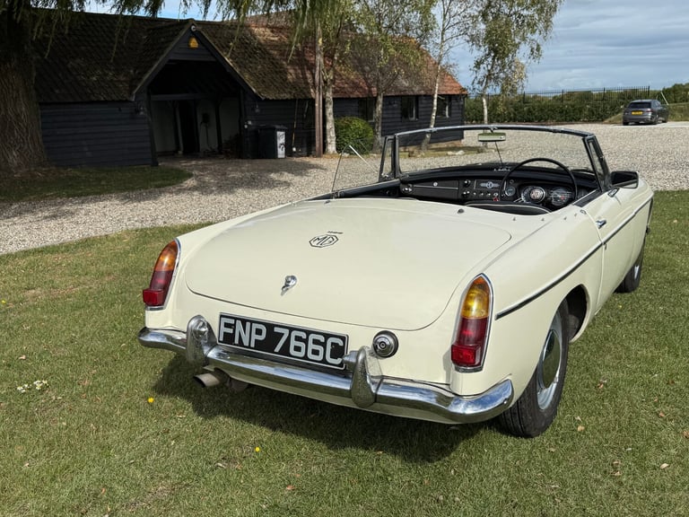 1965 MG MGB Pull Handle Roadster  Convertible PETROL Manual