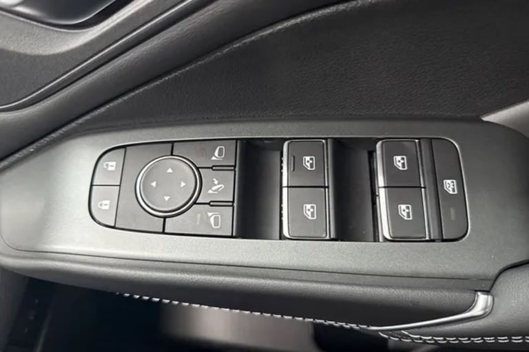 2025 Nissan Qashqai 1.5 E-Power 205 N-Connecta [Glass Roof] 5dr Auto Hatchback Hybrid Automatic