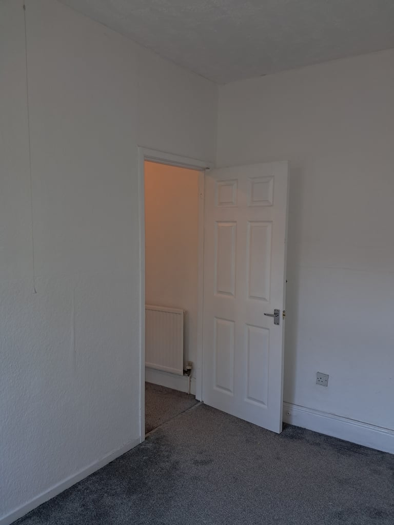 Two bedroom Entire House to Rent in Oldham Town Centre 