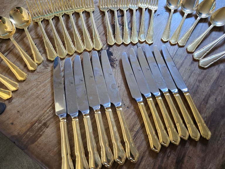 Gold plated top quality dinner cutlery set for 6 people - never been used