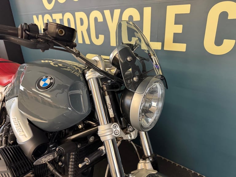 BMW R NINET PURE WITH AKRAPOVIC
