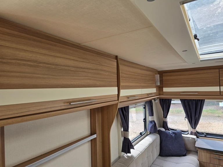 2017 Lunar Quasar 462 2 Berth End Washroom Caravan, Motor Mover