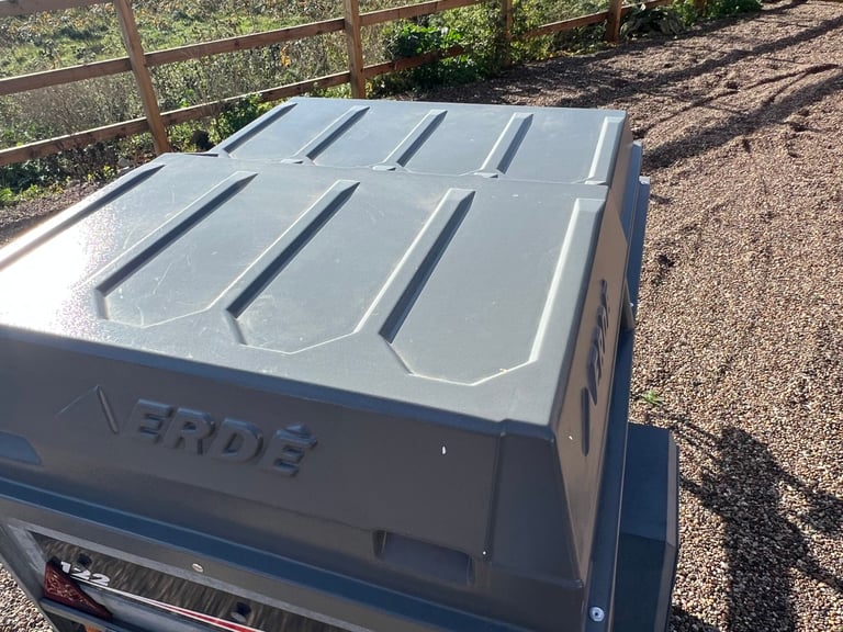 Erde 122 Trailer and Hardcover (locable)