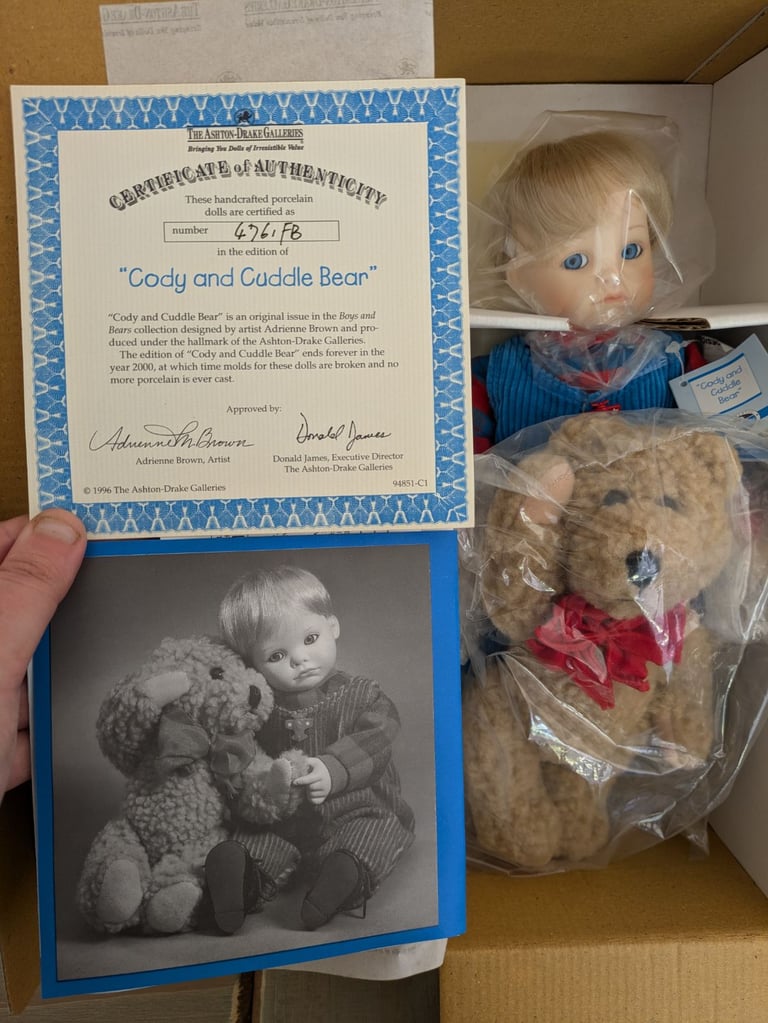 Collection of immaculate porcelein dolls 