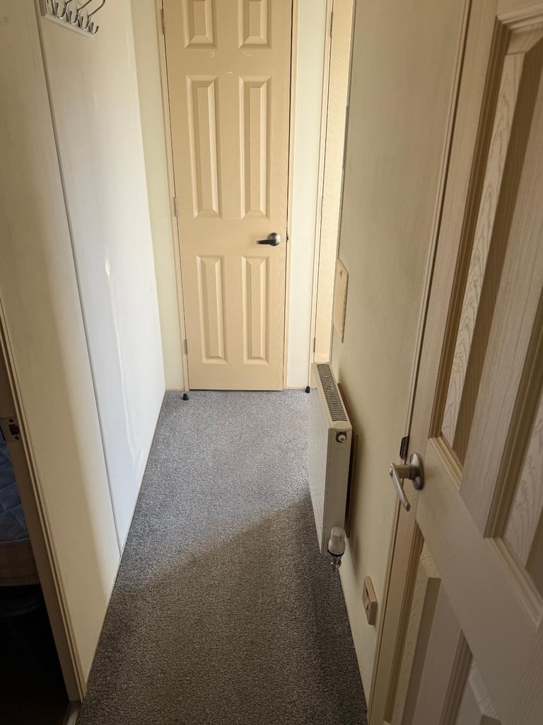 CHEAP CARAVAN FOR SALE OFF SITE 32FT X 12FT X 2 BEDROOMS / PRIVATE LAND