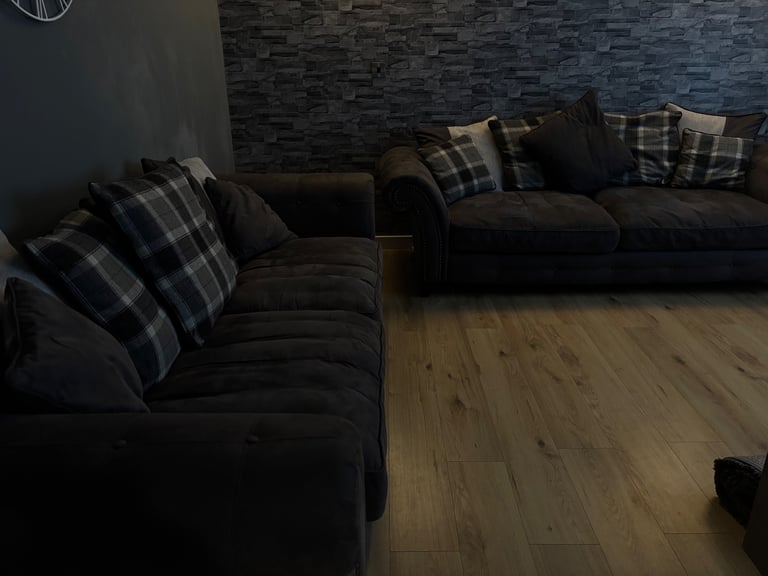 2 4 seater sofas’