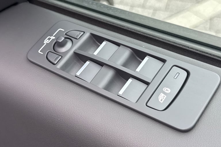 2025 Land Rover Discovery Sport 2.0 D200 Dynamic HSE 5dr SUV DIESEL Automatic