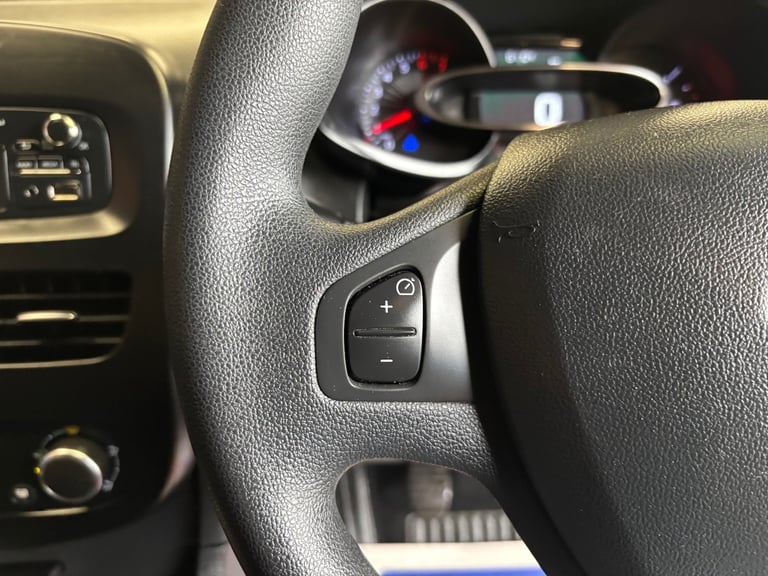 2016 Renault Clio 1.2 16V Play 5dr HATCHBACK Petrol Manual