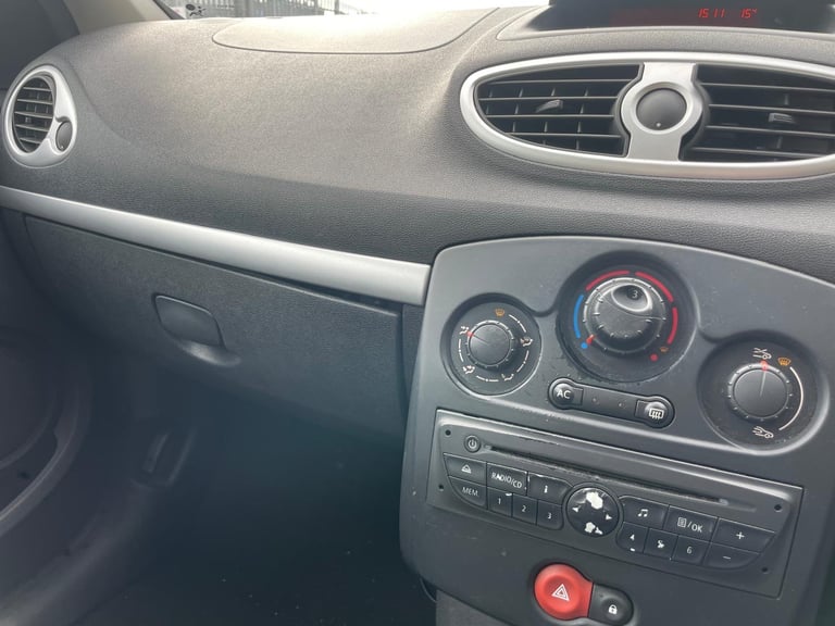 RENAULT CLIO 1.2 I-MUSIC 60 REG SILVER 3 DOOR 12 MONTHS MOT LOW INSURANCE 48+MPG