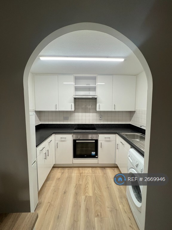 1 bedroom flat in Ashdown Court, Barking, IG11 (1 bed) (#2669946)