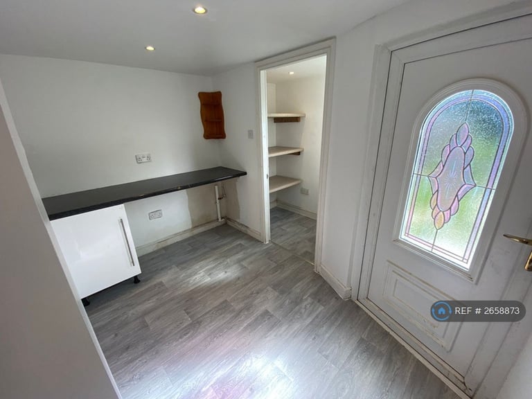 2 bedroom house in Berry Hill Avenue, Knowsley, Prescot, L34 (2 bed) (#2658873)