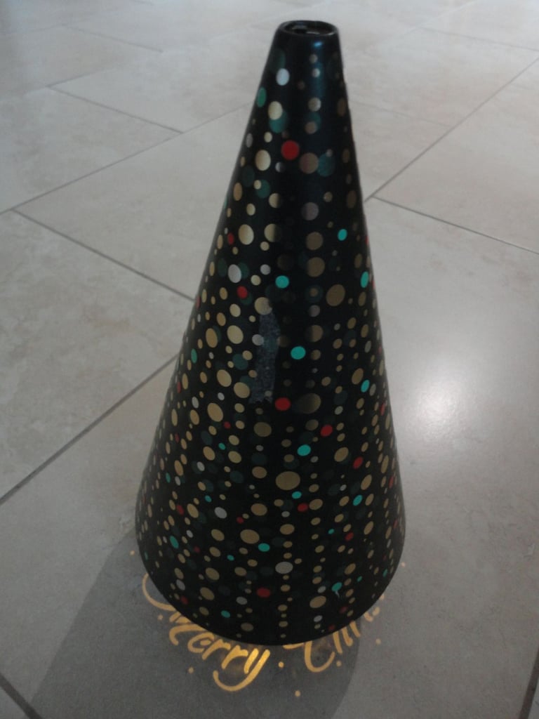 M&S Projection Tree with a Projecting Led Light – Switch at the top