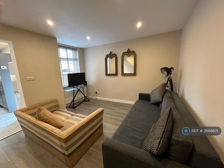 6 bedroom house in Moseley Road, Fallowfield, Manchester, M14 (6 bed) (#2668801)