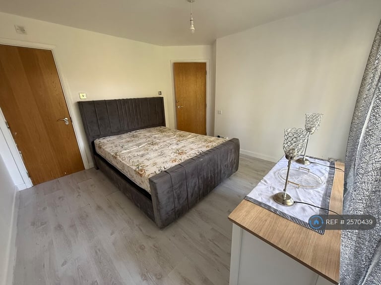 image for 2 bedroom flat in Tower Point, Enfield, EN2 (2 bed) (#2570439)